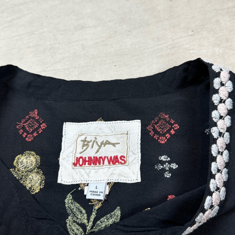 Biya Johnny Was 100% Silk Embroidered Short Sleeve Top Size L - Picture 3 of 8